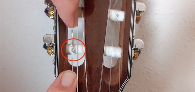 Cómo cambiar las Cuerdas de la Guitarra Eléctrica 